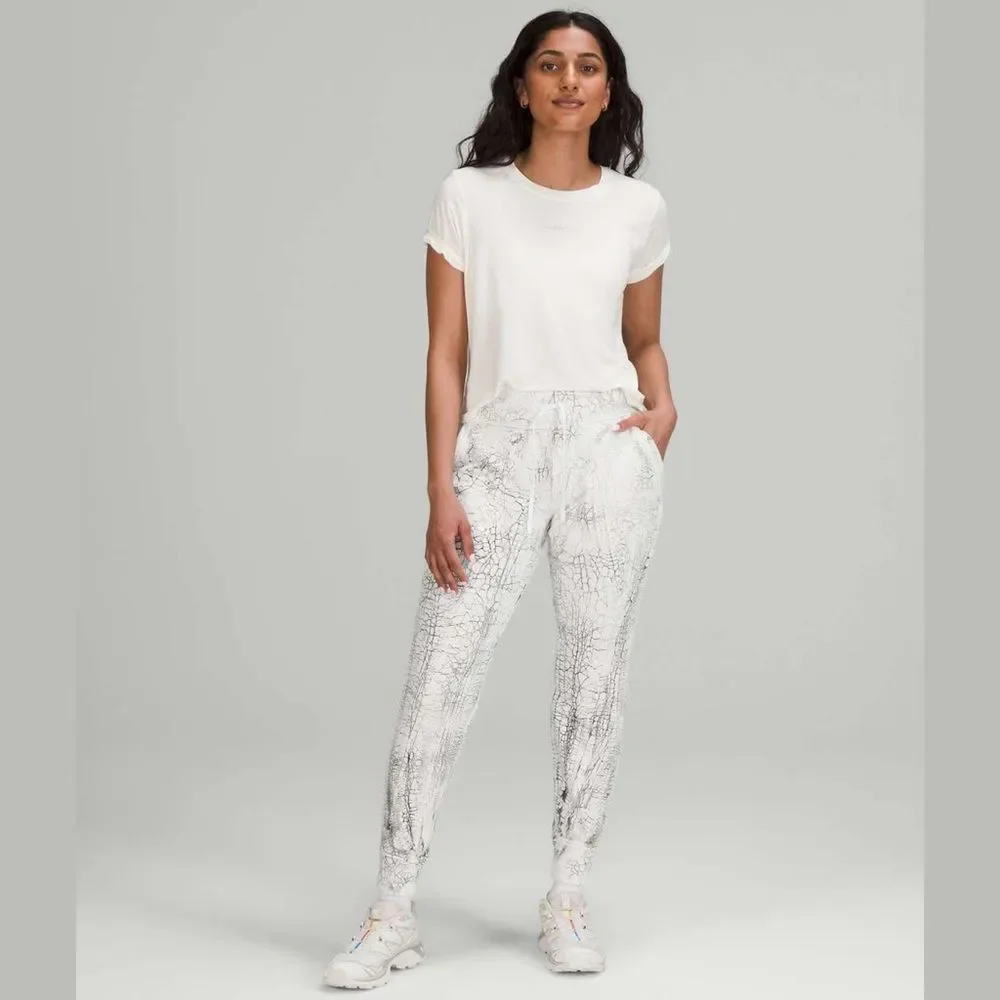Lululemon Warm Down Jogger 7/8 Length | Thread Dye White Black | Size 0